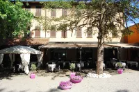 Albergo Ristorante Sant'Eustorgio Hotels near TiAmo Caffe