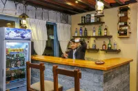 Hotel Silver Oaks Inn