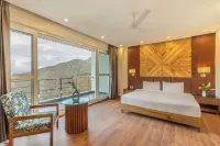 Country Inn Premier Pacific Mall Road Mussoorie Hotel dekat Vinog Mountain Quail Sanctuary