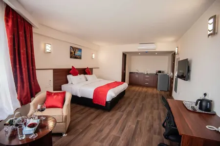 The Crossroads Hotel, Westlands
