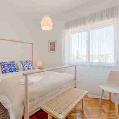 Renovated Sunny Apartment with Balcony, by TimeCooler Rooms