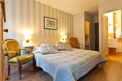 Hotel les Edelweiss Hotels near Camping Le Vignemale
