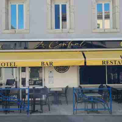 LE CENTRAL Hôtel Bar Restaurant Hotel Exterior