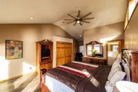 Redbud Retreat Amenity-Filled Waterfront Home!