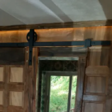 Lakefront guest house,  dock access. Kayak, peddleboat, and rowboat... fishing.