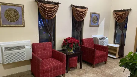 Newton Inn in Newton, KS Отели в г. Ньютон