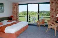 Golf Hotel Colvert - Room Service Disponible Hotel di Levernois