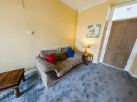 6 Guests-Free Public Parking-5 Min to Beach Hotels in Nottage