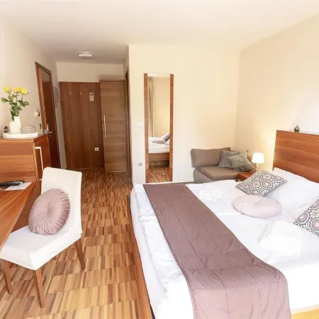 Villa Aina Boutique Hotel Hotele w: Lasko