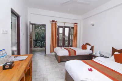 Chitwan Park Village Hotels near Chitwan Jungle Safari