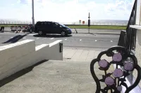 Belmont Hotel - parking