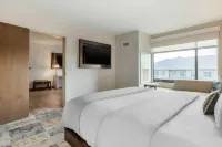 Cambria Hotel Charleston Riverview Hotels in Charleston