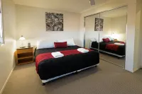 Cardiff Executive Apartments Hotel a Warners Bay
