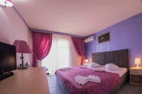 Voila Mamaia - balcony