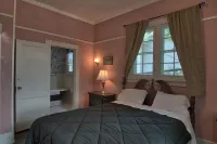 Charlevoix House Hotels in Charlevoix