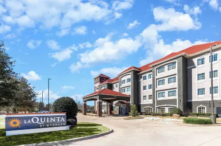 La Quinta Inn & Suites by Wyndham Mt. Pleasant Отели в г. Маунт-Плезант