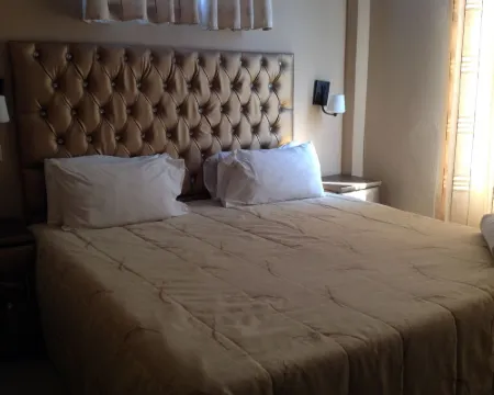 Little Lodge Hotels in Choma