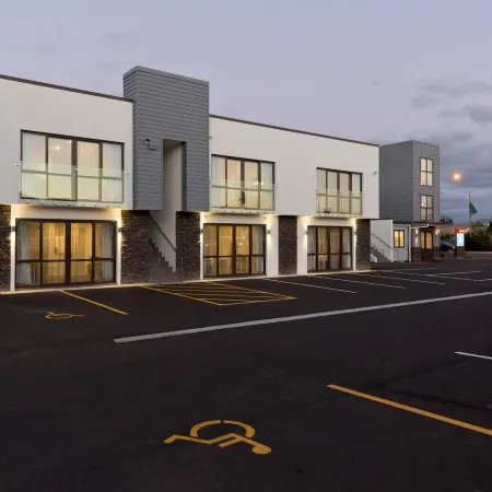 2 on Whiteleigh and 239 on Lincoln Motel Отели рядом с достопримечательностью «Стадион «Ланкастер-Парк»»