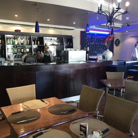 VJ's Guesthouse and Restaurant Отели в г. Эйтенхахе