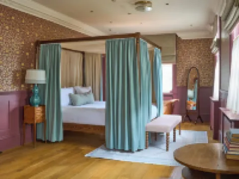 The Mitre, Hampton Court Hotels in Elmbridge