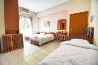 Tsertos Apartments Hôtels à : Karavomilos