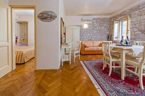 Residence la Carera Centro Storico - Pensionaatit