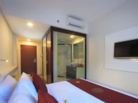 Mars City Hotel Hotels near Pengembak Beach