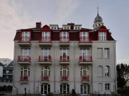 Apartamenty Świnoujście - Wisus Отели рядом с достопримечательностью «Свиноуйсьценский маяк»