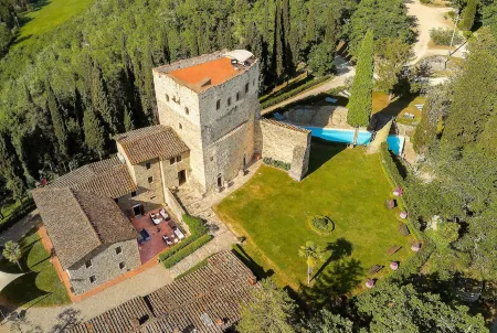 Castello di Tornano Wine Relais Отели рядом с достопримечательностью «San Giusto in Salcio»
