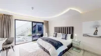 7 on Marine - balcony
