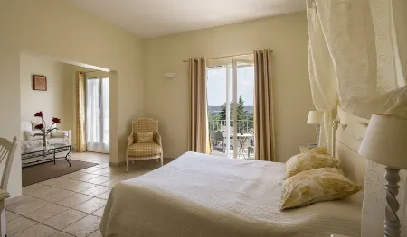 Hotel Restaurant le Clos de Pradines Отели в г. Сен-Кентен-ла-Потри