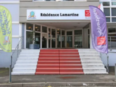 普瓦捷拉馬汀塞祖爾阿菲爾酒店 普瓦捷酒店