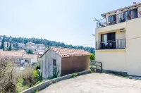 Apartments & Rooms Mihajica