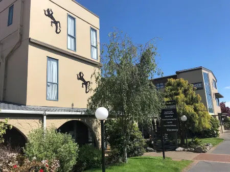 Ambassador Thermal Motel Отели рядом с достопримечательностью «Hells Gate»