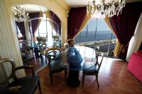 Holiday Home Suites - Homestays