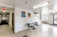 Motel 6 Espanola, NM - parking