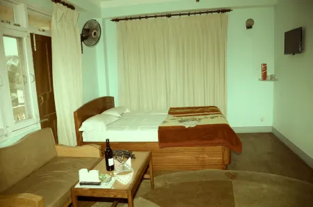 Araniko Village Resort Отели рядом с достопримечательностью «Kailashnath Mahadev»