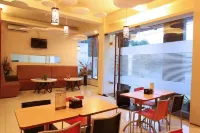 Feliz GH Hotels in Wonocolo