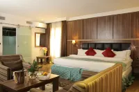 Grand Pela Hotel & Suites
