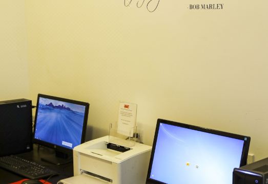 3. 콜린스 호텔..