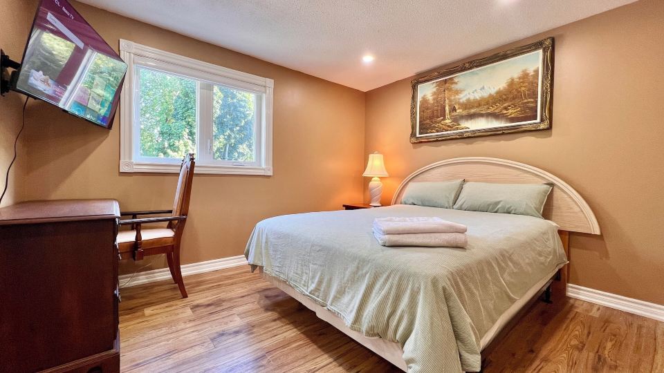 Cozy Home Near Transit & Hillcrest Mall with Free Parking