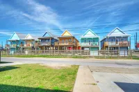 Bay Haven w/ Shared Boat Dock & Waterfront Pool Big Trout by Avantstay