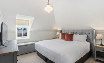 Lythgo's Row Colonial Cottages