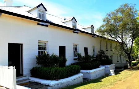 Lythgo's Row Colonial Cottages
