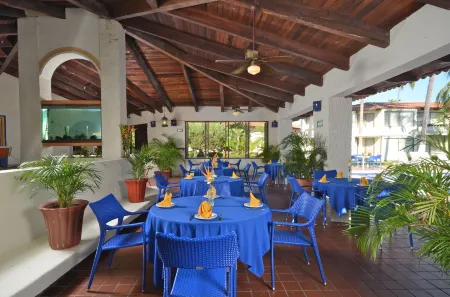 Cabo Blanco Hotel and Marina Отели в г. Барра де Навидад