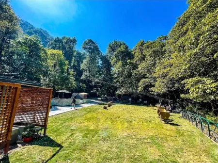 Ayar Jungle Resort Отели рядом с достопримечательностью «Найнитал көлү»