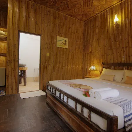 Palm Village Resort & Spa Отели рядом с достопримечательностью «Пном Бакхенг»