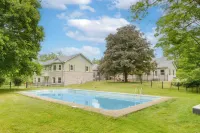 Game Farm Villa by AvantStay - Pool