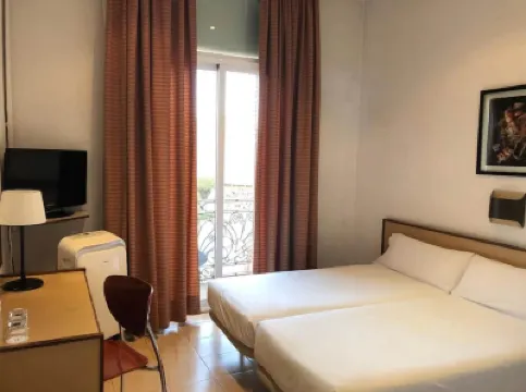 莫內加爾酒店 鄰近蘭布拉大道的酒店