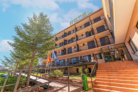 Hotel Mora Отели в г. Гудар-Хаваламбре